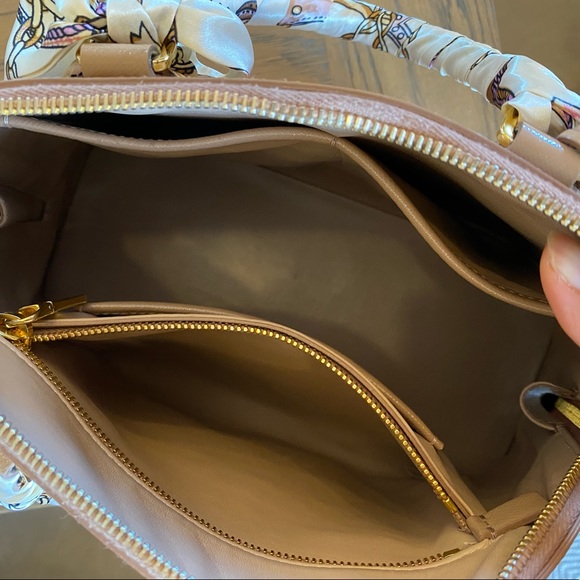 Prada saffiano nude bag - Picture 7 of 11